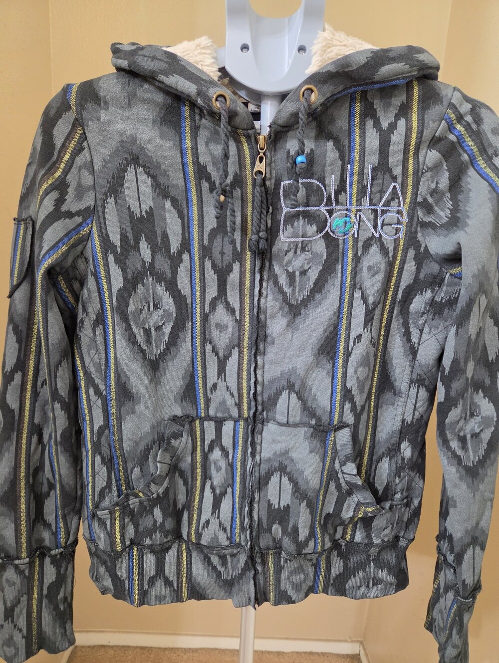 Billabong Kids Gray Patterned Puffer Jacket with Blue & Yellow Stripes